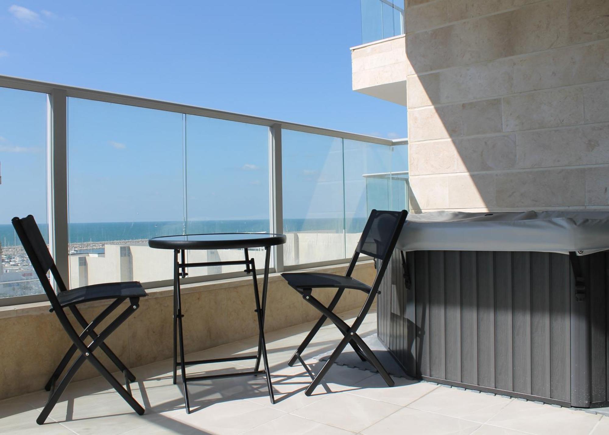 Beach Suite Israel- Private Jacuzzi, Beach View, Gym, Low Fee For Off-Site Indoor Pool & Spa ביץ סוייט ישראל- ג'קוזי פרטי עם נוף ים, אפשרות לבריכה מקורה וספא בתשלום ממש מוזל Ashkelon Eksteriør bilde