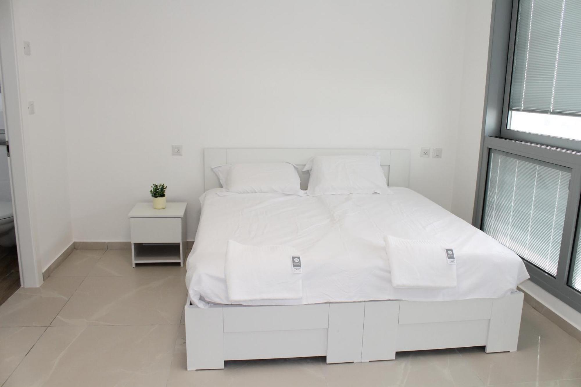 Beach Suite Israel- Private Jacuzzi, Beach View, Gym, Low Fee For Off-Site Indoor Pool & Spa ביץ סוייט ישראל- ג'קוזי פרטי עם נוף ים, אפשרות לבריכה מקורה וספא בתשלום ממש מוזל Ashkelon Eksteriør bilde